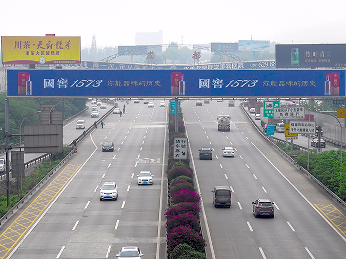 線上流量告急！從巨頭轉戰(zhàn)線下看戶外廣告發(fā)展如何